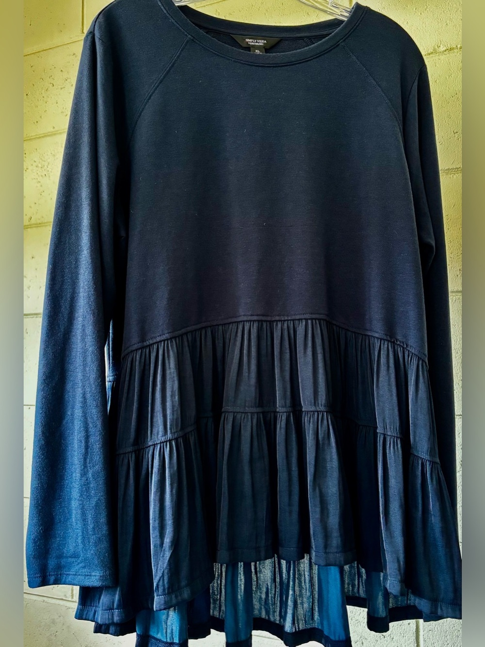 Simply Vera Wang navy blue Sleeve Tiered  Top XL NWT beautiful